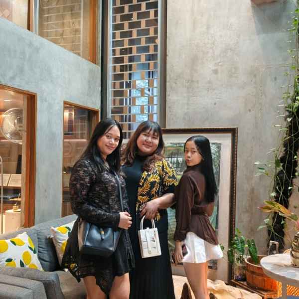 Caroline, Salma, Ursula